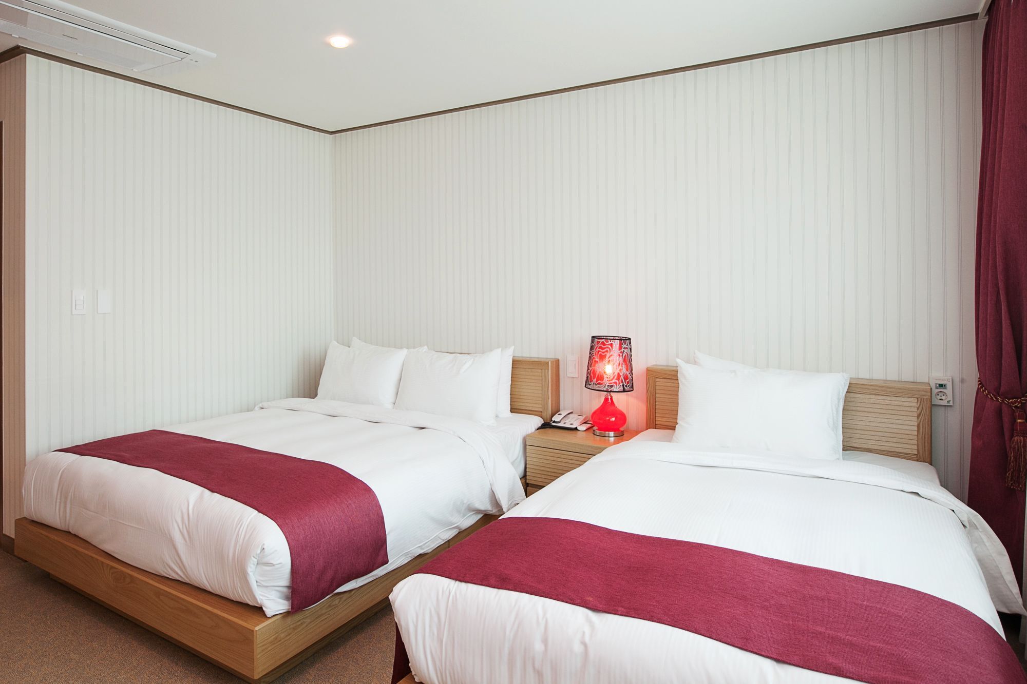 Hotel California Seogwipo Bagian luar foto