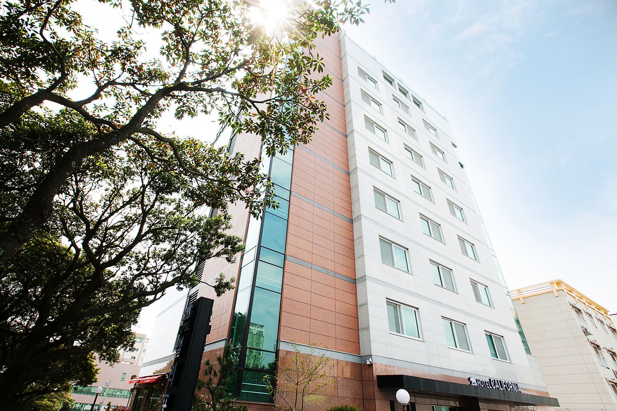Hotel California Seogwipo Bagian luar foto