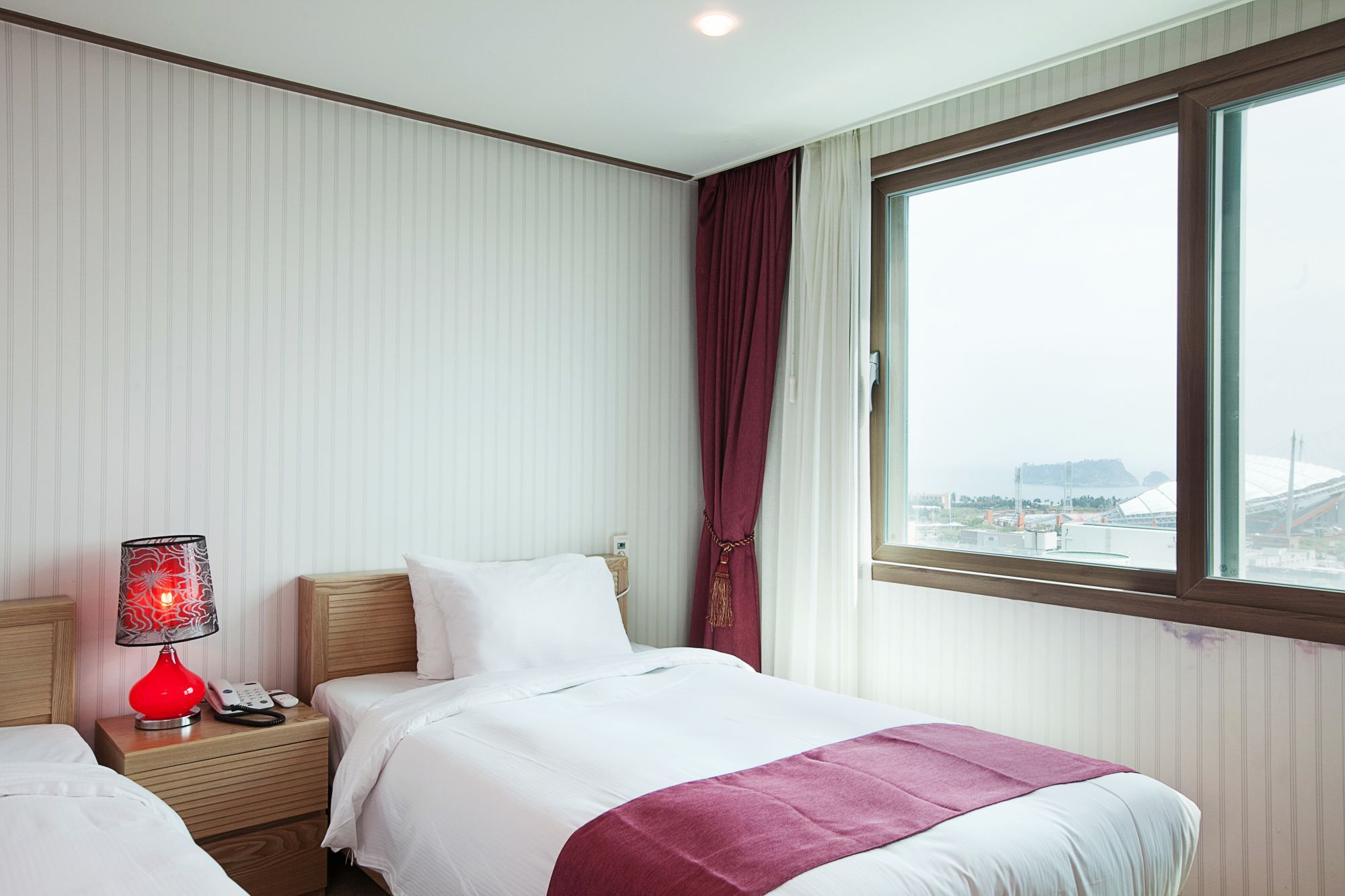Hotel California Seogwipo Bagian luar foto